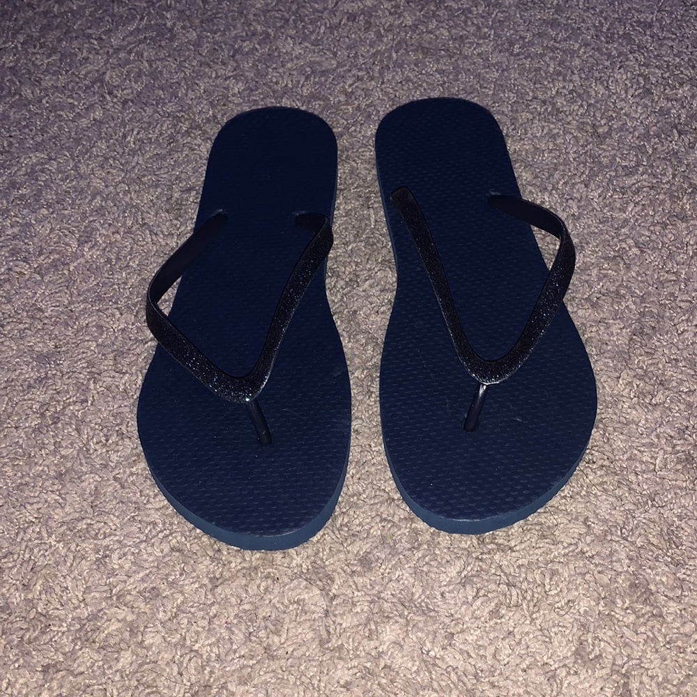 cute black flip flops